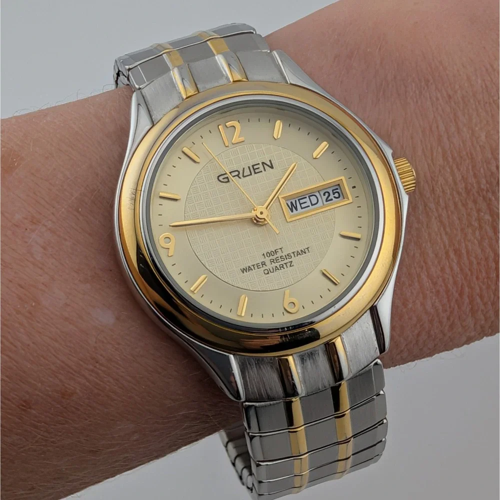 Gruen GU1177‎ Mens Quartz Day Date Watch Two Tone Gold Silver Textured Dial